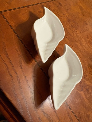 Illum porcelain shell-shaped containers like new, set of two