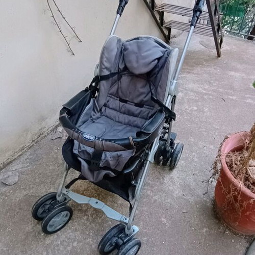 3-in-1 stroller like new, includes carrycot and car seat set