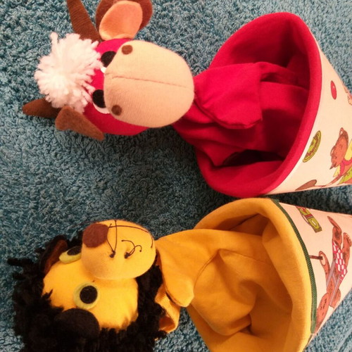 Pop-up lion and cow puppets in cone shape, set of 2
