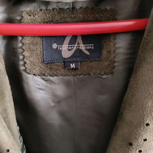 Leather jacket used, short olive with zipper and pockets