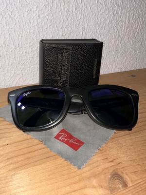 Ray-Ban Folding Wayfarer RB4105 sunglasses, matte black