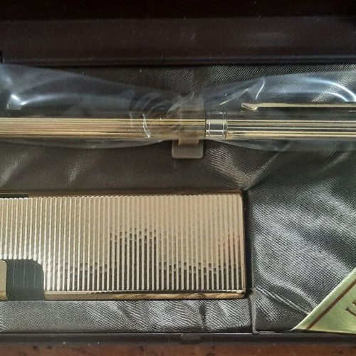 Win International Executive Set gold-plated lighter and pen