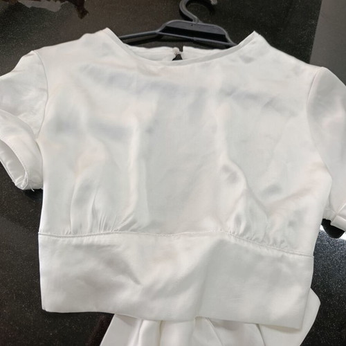 White satin short blouse with open back Zara like new