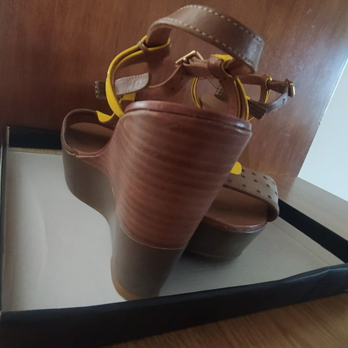 Juicy Couture leather women's sandal No40 like new, brown with yellow