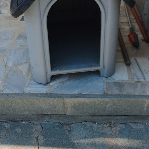Dog house plastic used, small to medium size