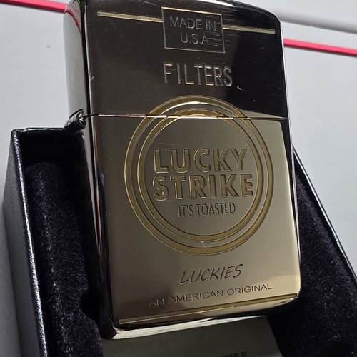Zippo Armor Lucky Strike collectible lighter unused