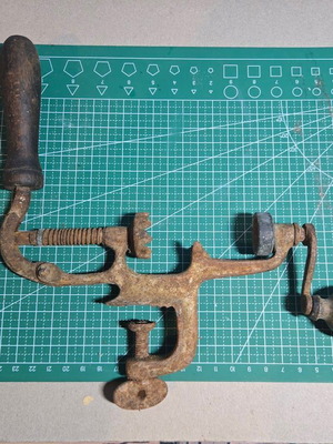 Old manual reloading tool used for cartridges
