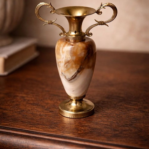 Decorative amphorae like new, 13 cm height, brass and onyx