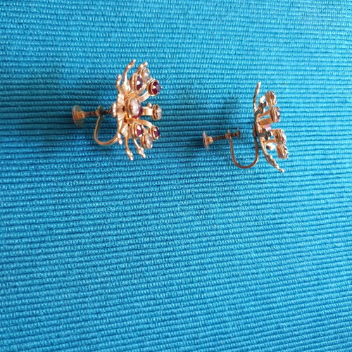 Vintage 60s clip earrings used, gold tone with red and white crystals