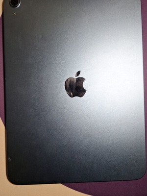 iPad A16 2025 WiFi Edition like new, touch ID not working