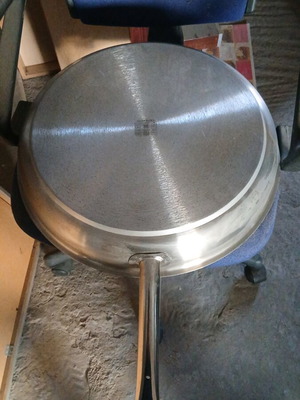 Professional frying pan like new, for gas and electric