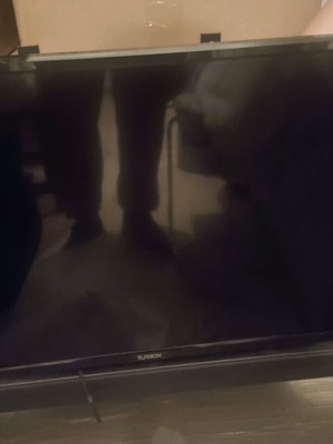 Τηλεόραση Turbo X 32 ιντσών μεταχειρισμένη με επιτοίχια βάση