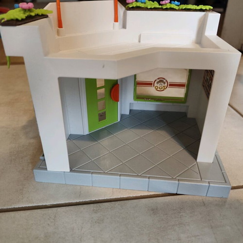 Playmobil Family Fun Veterinary Clinic used