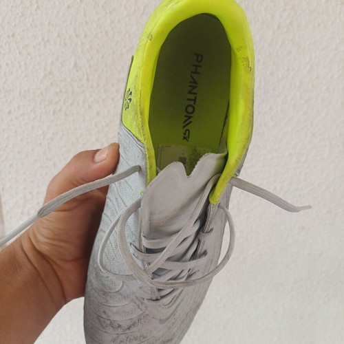 Nike Phantom football shoes size 42 used, multicolor