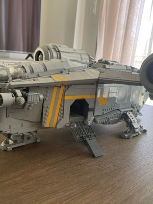 Lego Star Wars UCS 75331 Razor Crest used, complete with minifigures