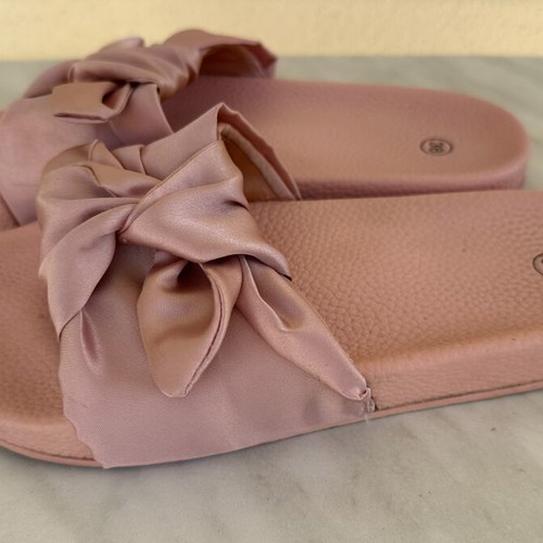 Flip flops with pink satin fabric like new, size 38