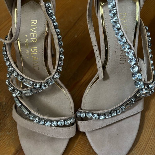 River Island suede beige pumps used with small defect, size 39