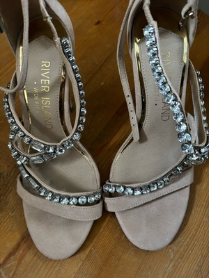 River Island suede beige pumps used with small defect, size 39