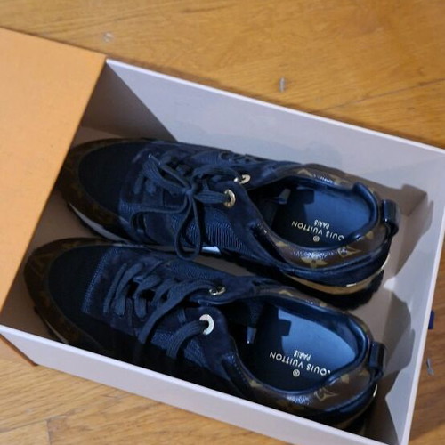 Louis Vuitton Run Away sneakers used, black with gold details, size 38.5