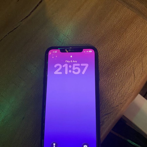 iPhone 11 Pro Max 256GB midnight green, like new with 3 cases and screen protector