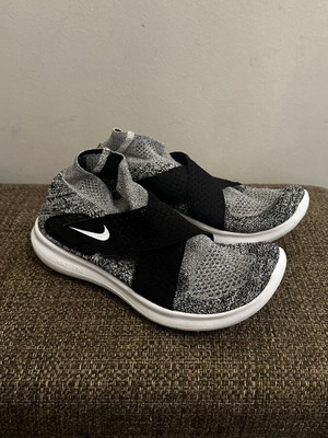 Nike athletic shoes like new, size 38, black and grey