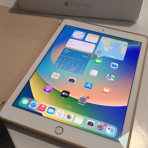 Apple iPad Pro 9.7inch 2016 128GB Cellular like new with case