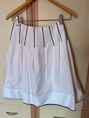 Zara skirt No M like new with satin lining
