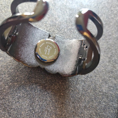 Figaro black watch like new, women's