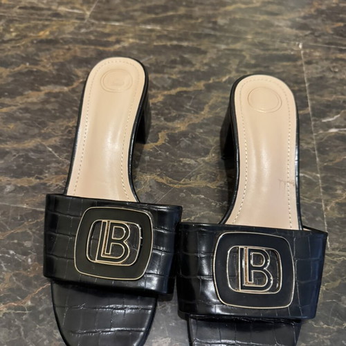 Laura Biagiotti low heel sandals size 39 black like new