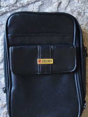 Δερμάτινο τσαντάκι Delsey σαν καινούργιο, μαύρο χειρός