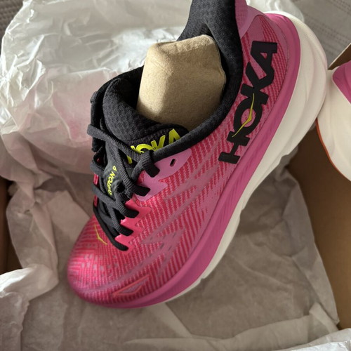 HOKA Clifton 9 women's running shoes, pink, size 38