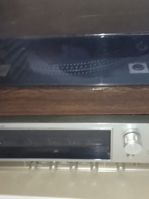 Vintage JVC Hi-Fi σύστημα με Servo πικάπ και στερεοφωνικό ραδιοενισχυτή