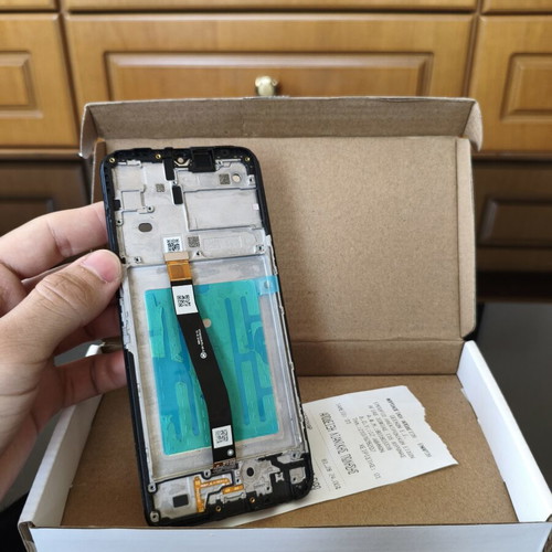 Samsung A22 5G screen used, cracked, functional