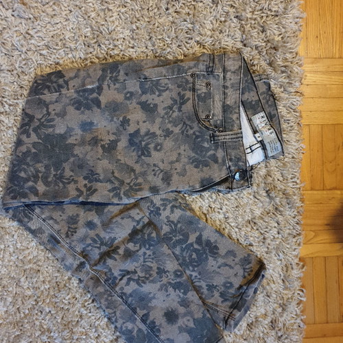 Floral jeans, top and necklace like new set