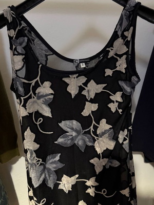 Capricorn long dress with transparency and floral design like new, black