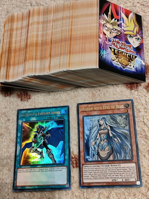 Yugioh κάρτες και DVD Yugi εναντίον Kaiba 3η σεζόν σε άριστη κατάσταση