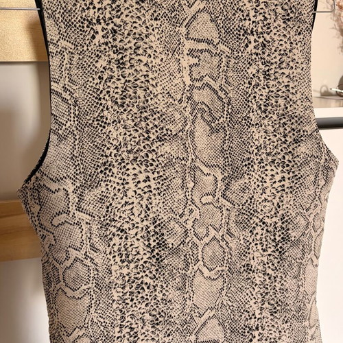 Burton sleeveless vest like new, black and beige, size M