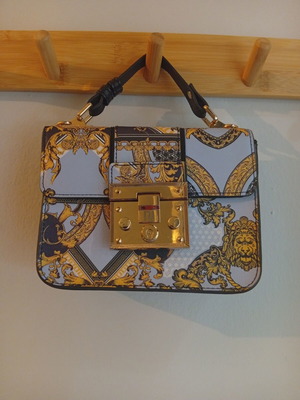 River Island handbag like new with detachable strap multicolor