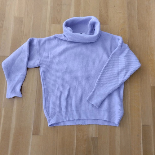 Turtleneck sweaters used, purple and pink, pack of 2