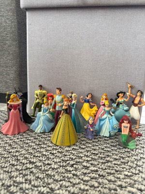 Disney figures set like new, pack of 17 authentic