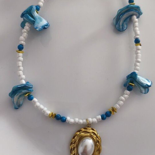 Summer necklace with shell chips and pearl pendant new, blue