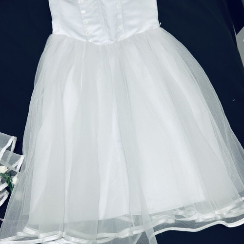 Flower girl dresses like new, set of four, white with hair ribbons