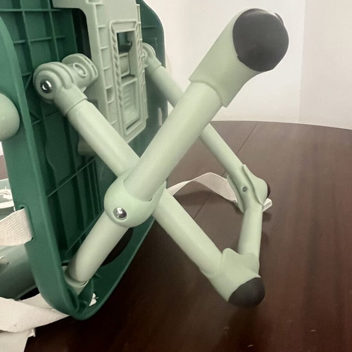 Chicco Pocket Snack booster chair like new for 6-36 months