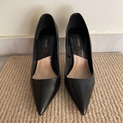 Zara leather pumps size 37 like new, 9cm heel, black