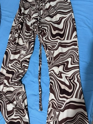 Bershka flared pants with pattern, size medium, like new, beige and brown