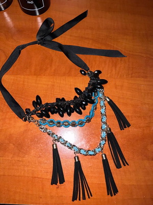 Stradivarius necklace like new, black and blue