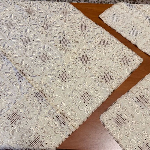 Vintage set of 4 ivory ecru doilies like new