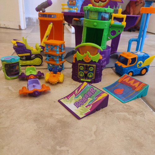 Super Thing's collectible figures used