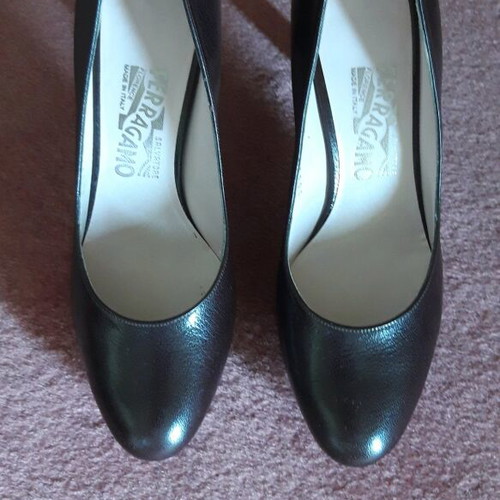 Salvatore Ferragamo brown pumps new, size 37