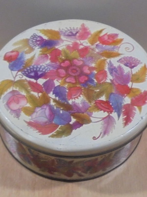 Papadopoulou Biscuits old promotional metal tin 1979 used, empty